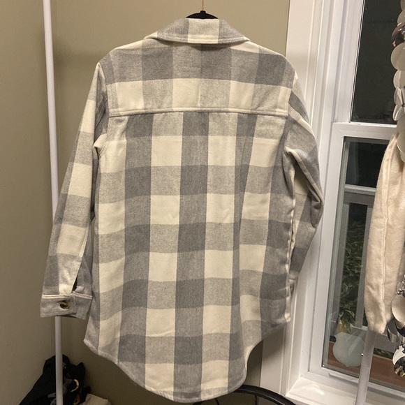 EUC PLAID SHACKET - Picture 5 of 5